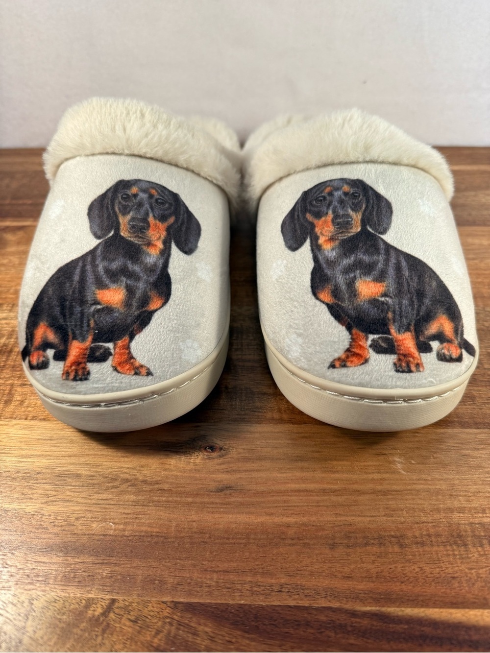 Snuggs Dachshund Slippers, Cream with Black and Tan Dachshunds Size S/M (6-8)